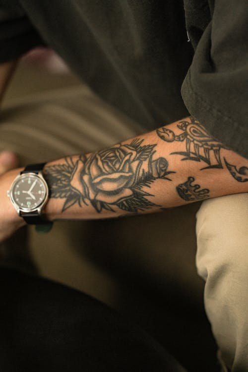 有关Analog Watch 美国手表品牌, 垂直拍摄, 手臂纹身的免费素材图片