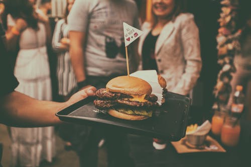 有关圓髮髻, 快餐, 戶外的免费素材图片