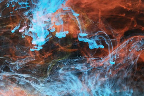 彩色墨水在水中扩散的高速摄影 · 免费素材图片