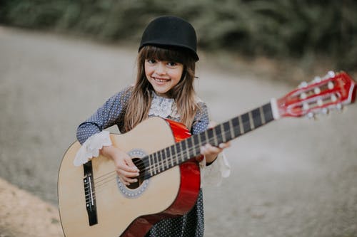 有关儿童, 吉他, 女孩的免费素材图片