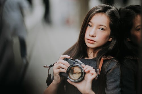 有关女孩, 小孩, 手的免费素材图片