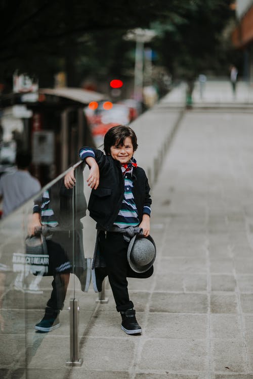 有关人行道, 倚, 小孩的免费素材图片