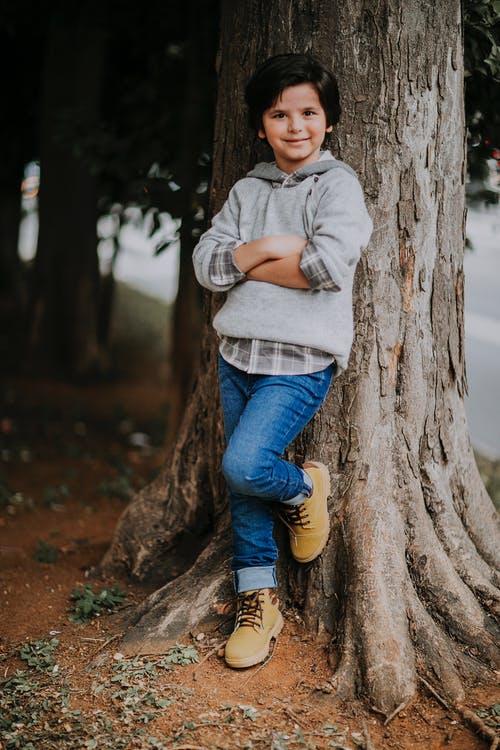 有关倚, 双臂交叉, 小孩的免费素材图片