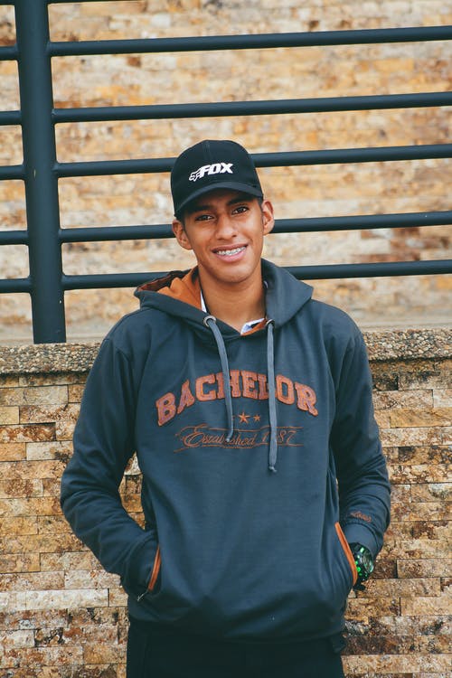 有关人, 双手插在口袋里, 垂直拍摄的免费素材图片