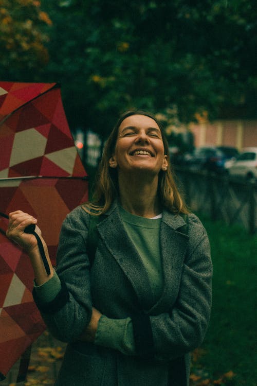 有关垂直拍摄, 女人, 微笑的免费素材图片