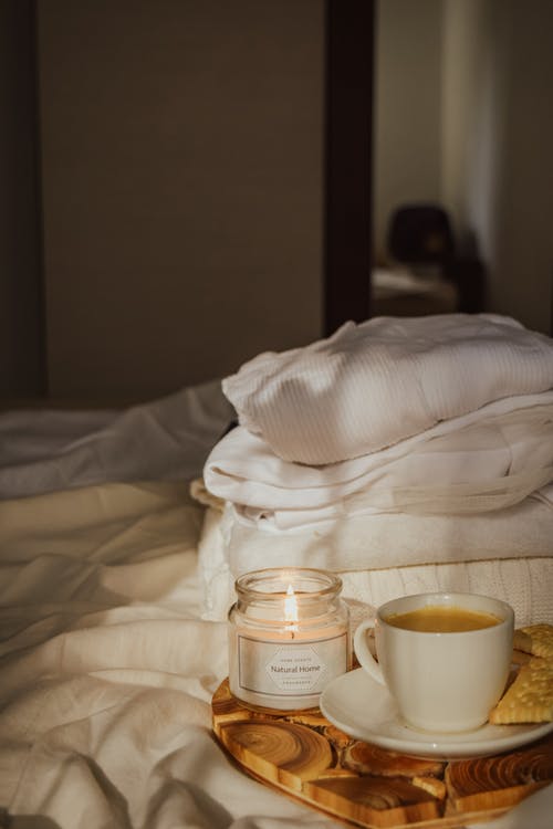 有关一杯咖啡, 在床上吃早餐, 垂直拍摄的免费素材图片