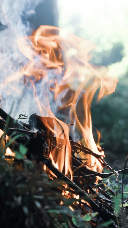 有关垂直的, 大火, 抽烟的免费素材图片