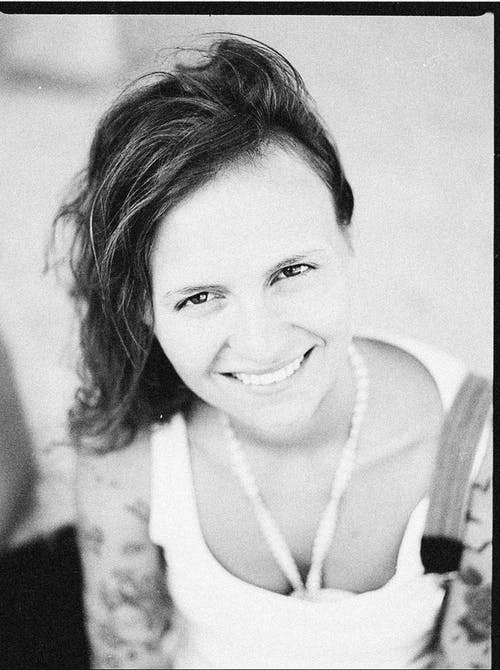 有关单色, 垂直拍摄, 女人的免费素材图片