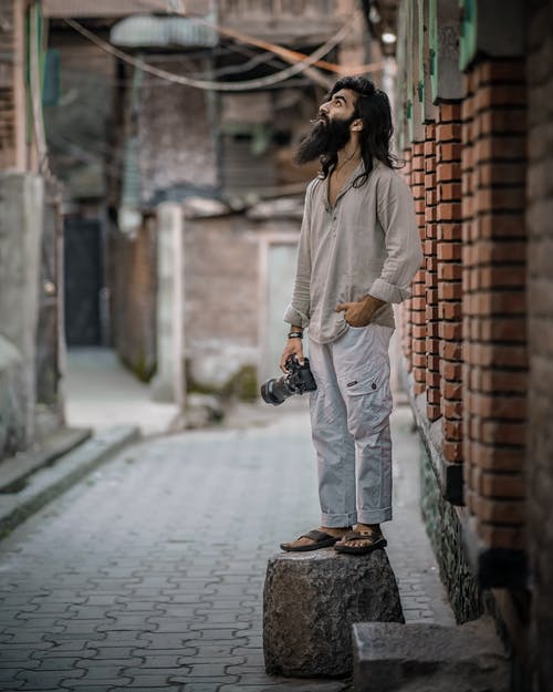 有关人, 向上看, 垂直拍摄的免费素材图片