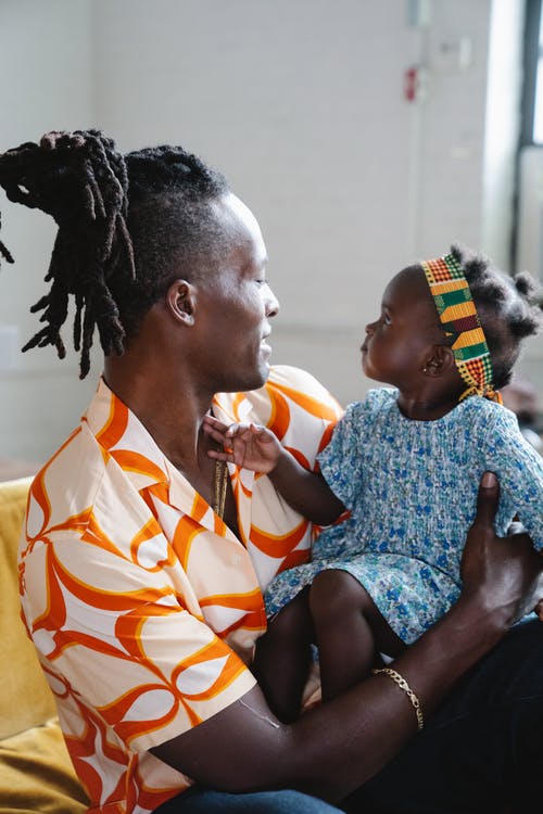 有关儿童, 垂直拍摄, 女儿的免费素材图片