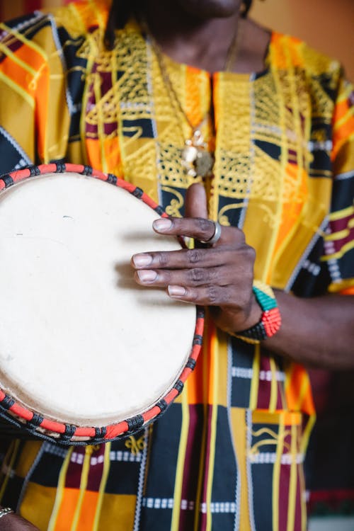 有关传统服装, 垂直拍摄, 宽扎节的免费素材图片