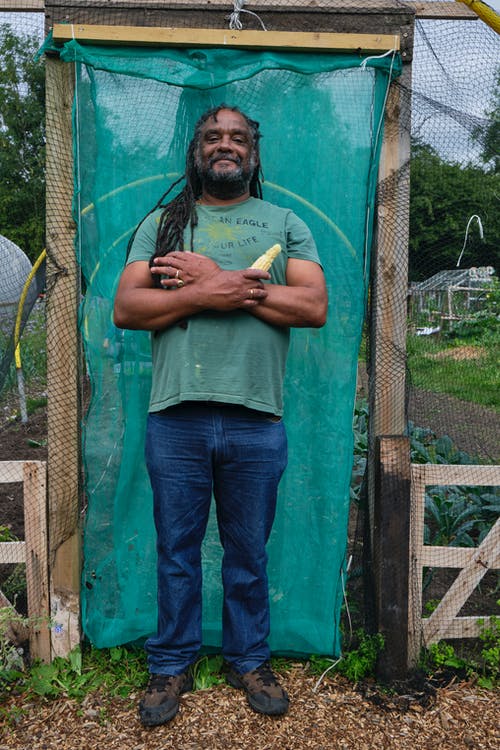 有关t恤, 人, 休闲服装的免费素材图片