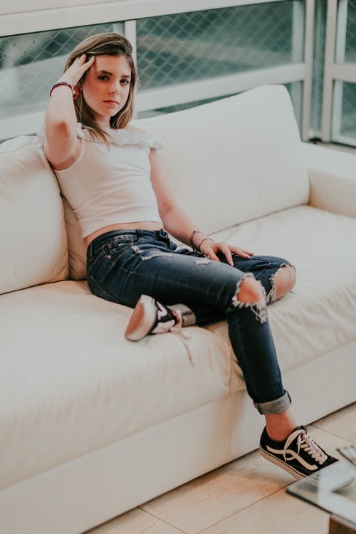 有关休闲服, 坐, 垂直拍摄的免费素材图片