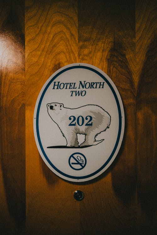 有关垂直拍摄, 木門, 標誌的免费素材图片