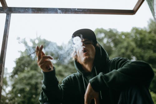 有关人, 休闲服装, 低角度视图的免费素材图片