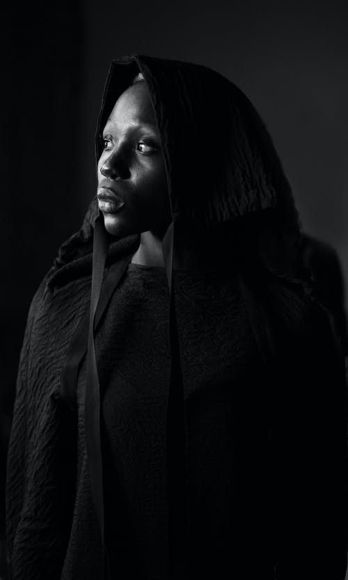 有关側面圖, 兜帽, 垂直拍摄的免费素材图片