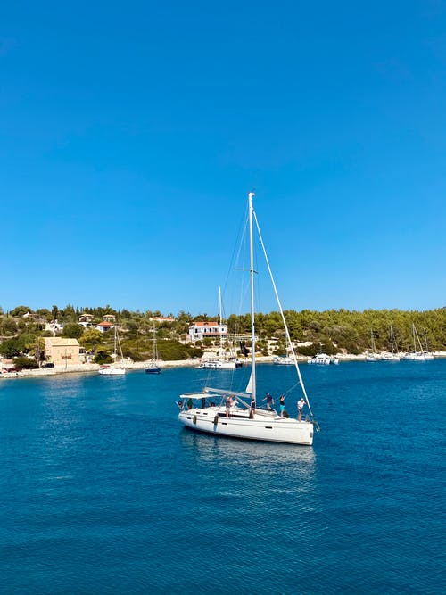 有关垂直拍摄, 帆船, 帆船赛的免费素材图片