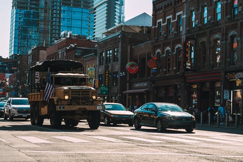 有关城市, 汽车, 路的免费素材图片