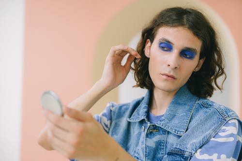 有关t恤, 人, 化妆品的免费素材图片