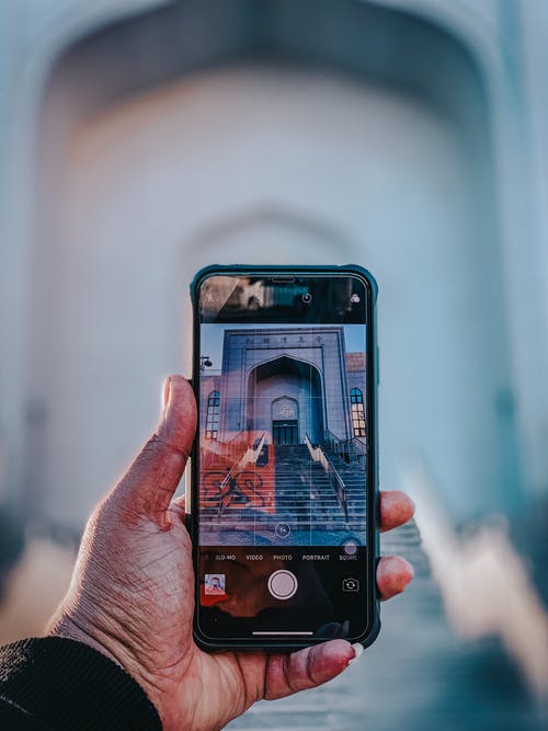 有关3C用品, 垂直拍摄, 手的免费素材图片