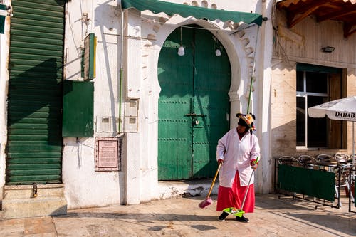 有关临街, 外观, 帽子的免费素材图片