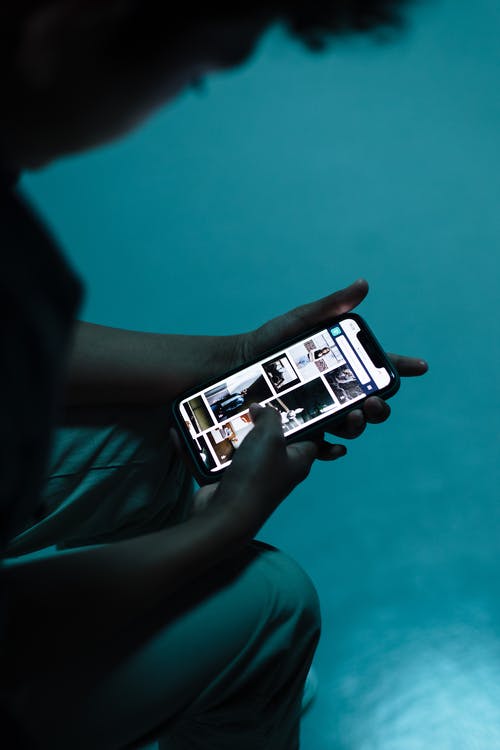 有关3C用品, 人类的手, 室内的免费素材图片