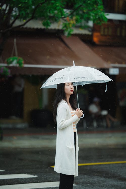 有关下雨, 人行道, 垂直拍摄的免费素材图片