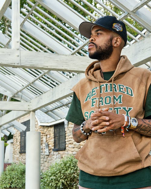 有关人, 垂直拍摄, 帽子的免费素材图片