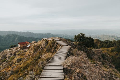 有关多云的, 山峰, 山崖的免费素材图片