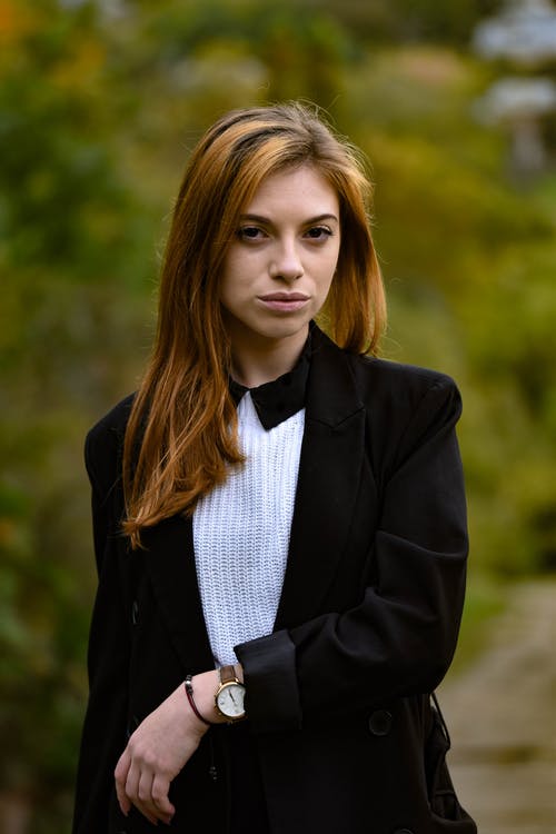 有关垂直拍摄, 女人, 景深的免费素材图片