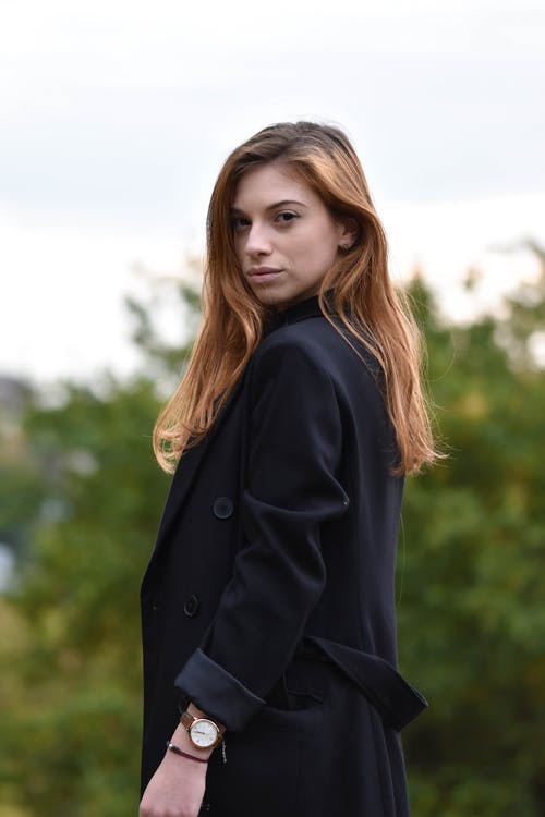 有关垂直拍摄, 女人, 景深的免费素材图片