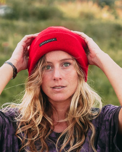 有关垂直拍摄, 女人, 帽子的免费素材图片