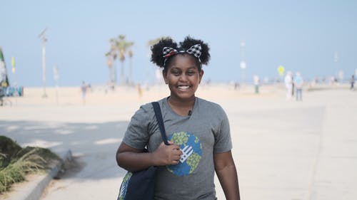 有关t恤, 休闲服装, 微笑的免费素材图片