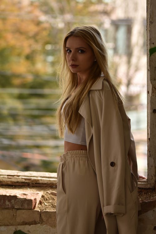 有关垂直拍摄, 大衣, 女人的免费素材图片