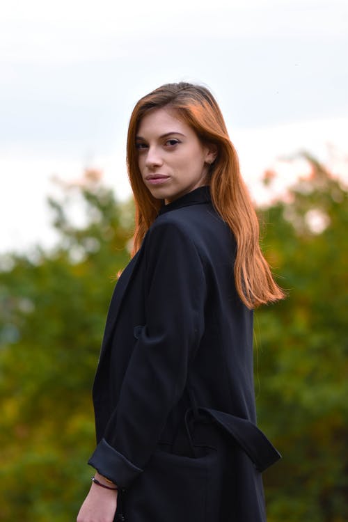 有关垂直拍摄, 女人, 景深的免费素材图片