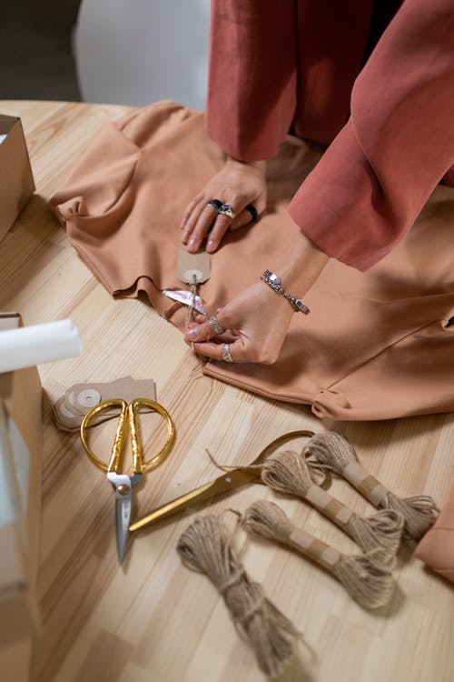 有关人的手, 剪刀, 女人的免费素材图片