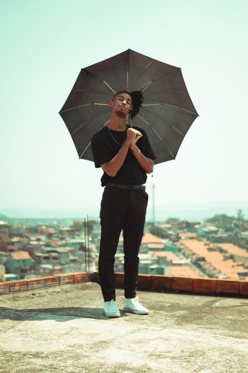 有关人, 在屋顶上, 天的免费素材图片