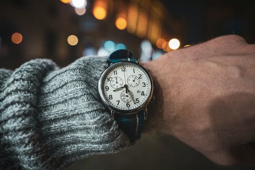有关Analog Watch 美国手表品牌, 人, 手表的免费素材图片