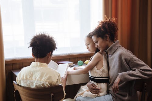 有关兄弟, 儿子, 坐的免费素材图片