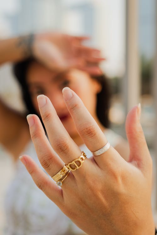 有关人的手, 修手指甲, 刺青的免费素材图片