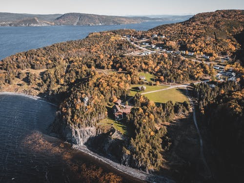 有关山丘, 山村, 房子的免费素材图片