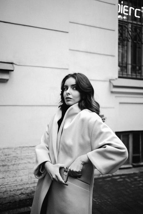 有关大衣, 女人, 成人的免费素材图片