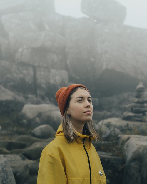 有关一个人, 夹克, 女人的免费素材图片