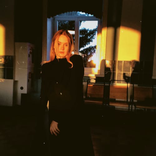 有关女人, 室内, 成人的免费素材图片