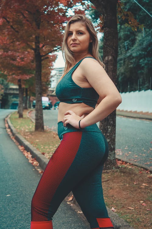 有关主动穿着, 人, 人行道的免费素材图片