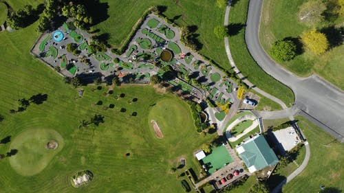 有关巨大的, 房屋, 树木的免费素材图片