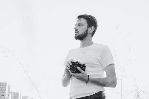 有关t恤, 人, 休闲服装的免费素材图片