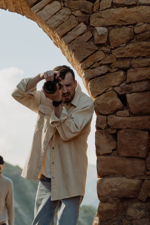 有关人, 垂直拍摄, 拍照片的免费素材图片