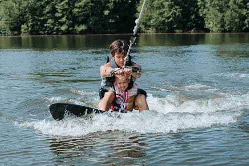 有关wakesurfing, 人, 冒险的免费素材图片