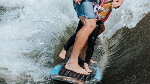 有关两个人, 人的双腿, 冲浪的免费素材图片